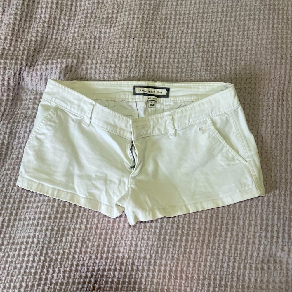 White stretch short